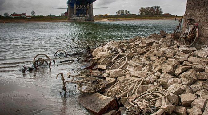 Verdwijnend water Waal Nijmegen | Foto © Henk Beenen